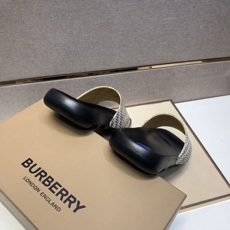 Burberry Slippers Bright 17126
