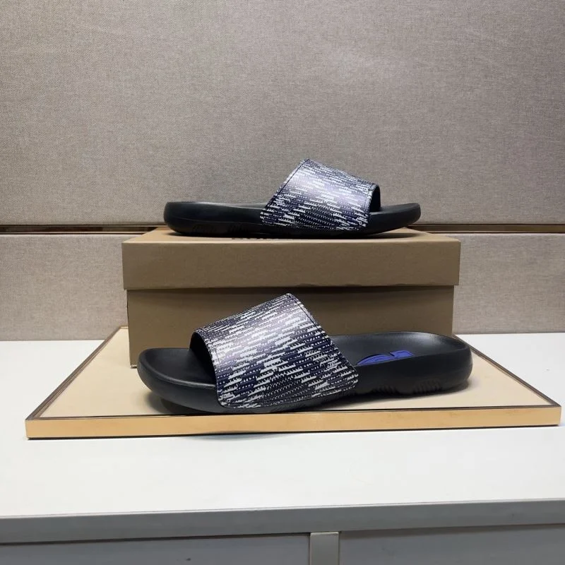 Practical Burberry Slippers 17112