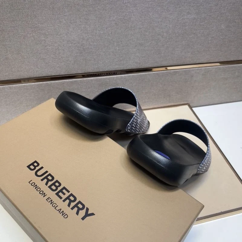 Practical Burberry Slippers 17112