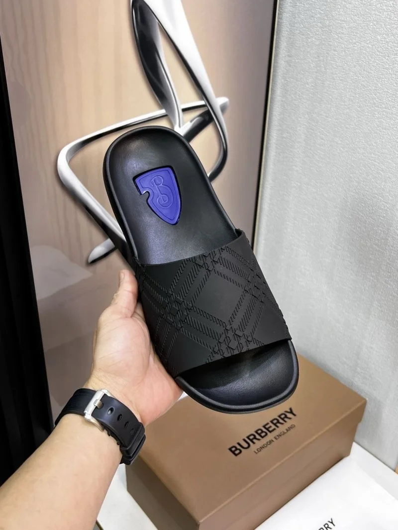 Burberry Slippers Versatile 17113