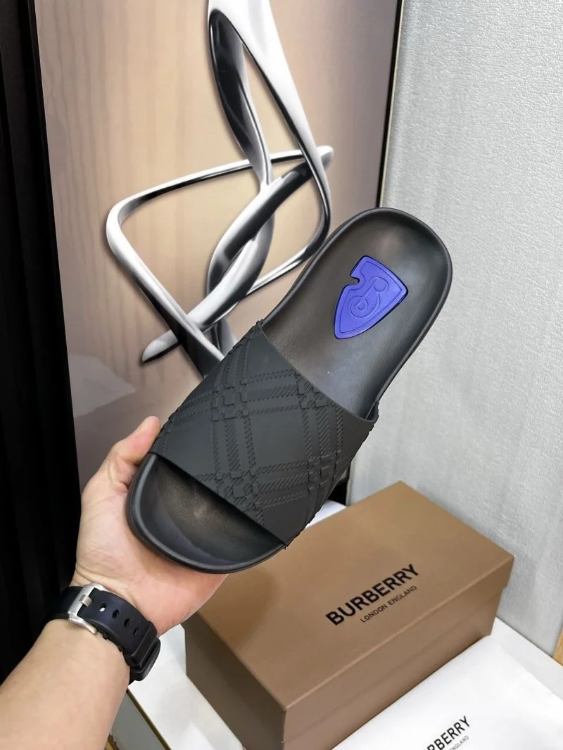Burberry Slippers Versatile 17113