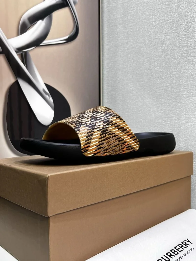 Burberry Slippers SoftTouch 17125