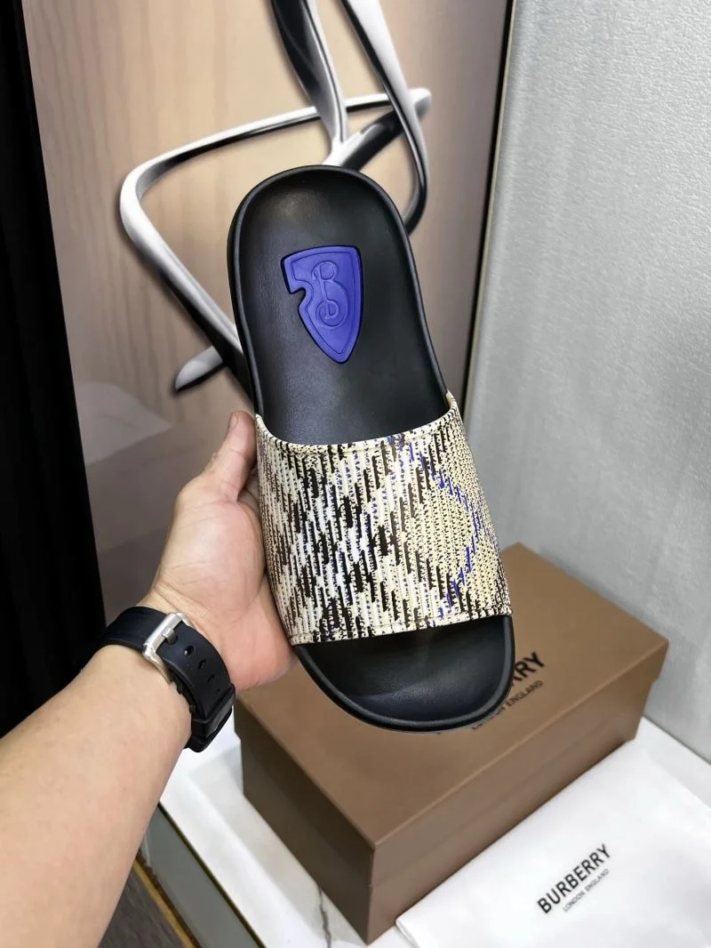 Bold Burberry Slippers 17116