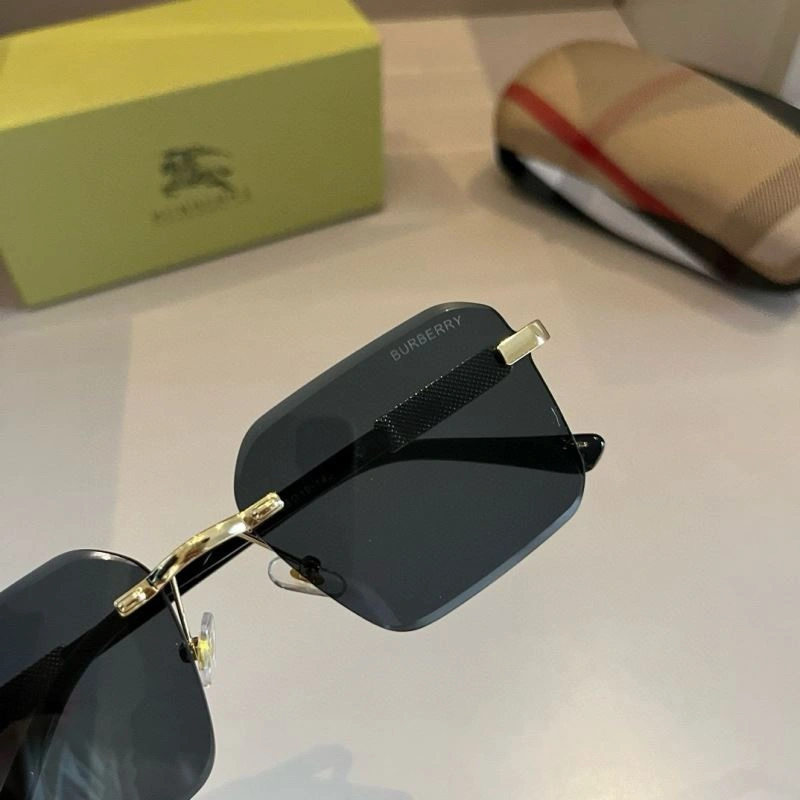Burberry Sunglasses Elegant 277177