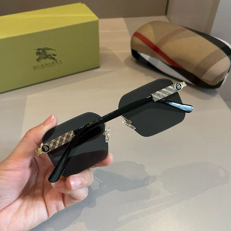 Burberry Sunglasses Elegant 277177