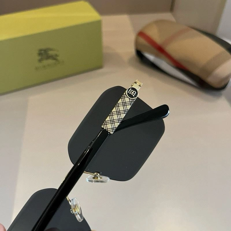 Burberry Sunglasses Elegant 277177