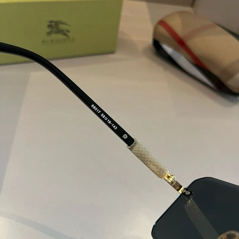 Burberry Sunglasses Elegant 277177