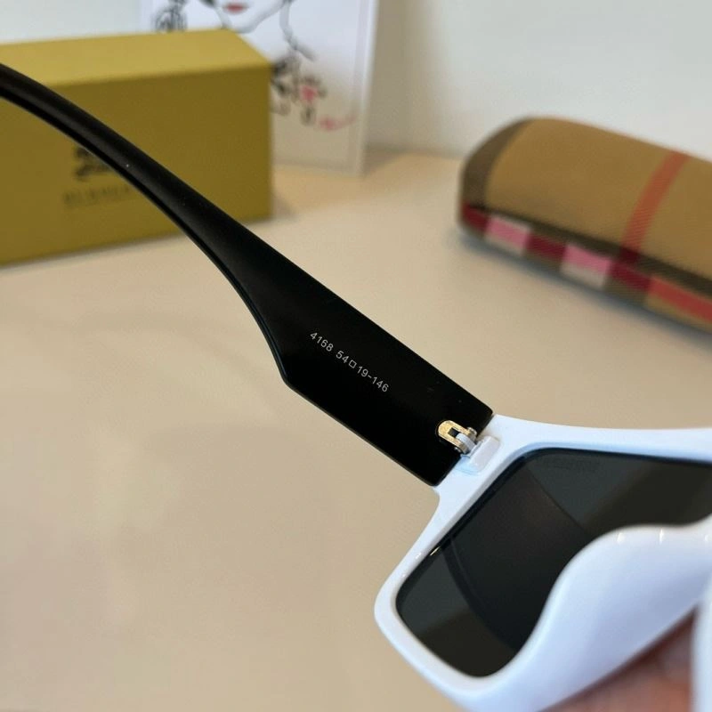 UrbanChic Burberry Sunglasses 277191