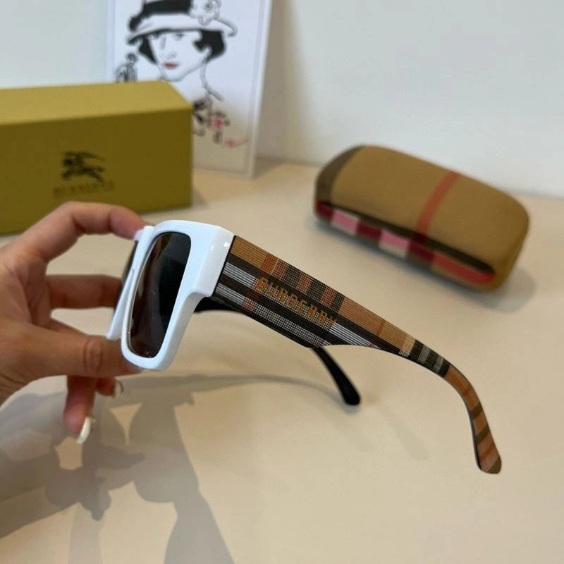 UrbanChic Burberry Sunglasses 277191