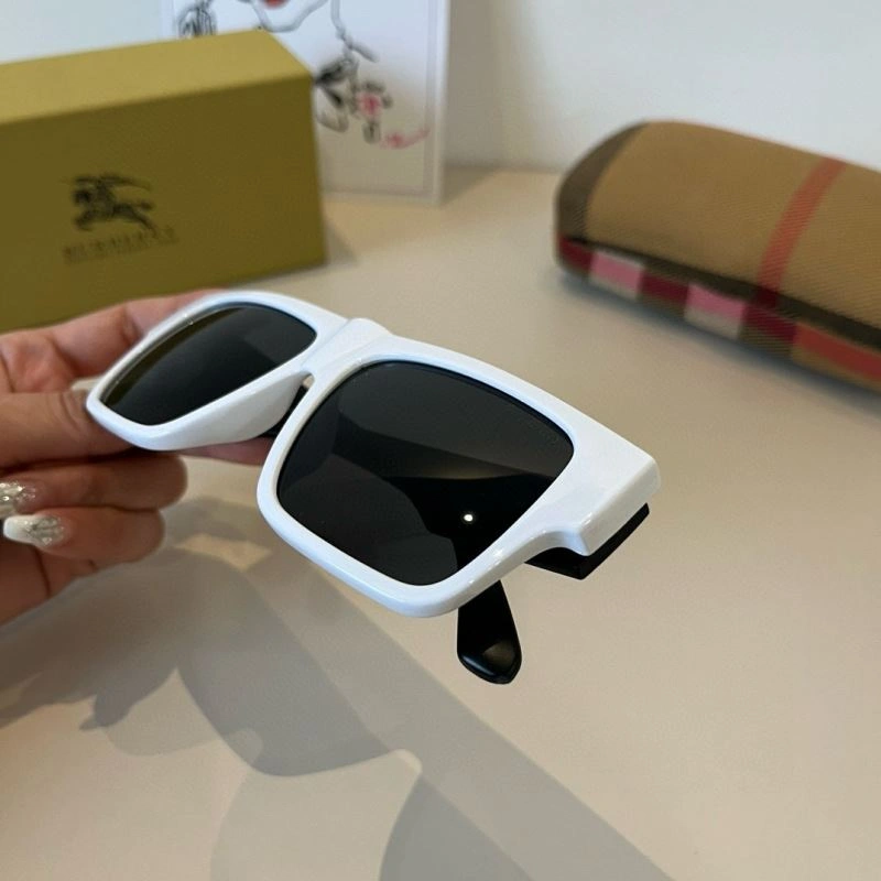 UrbanChic Burberry Sunglasses 277191