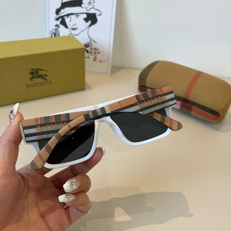 UrbanChic Burberry Sunglasses 277191