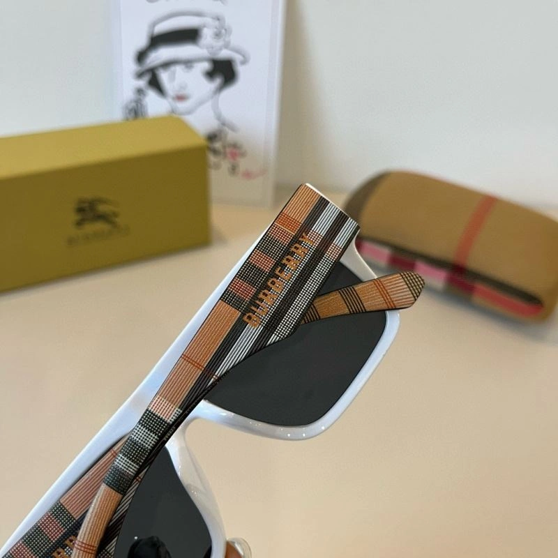 UrbanChic Burberry Sunglasses 277191