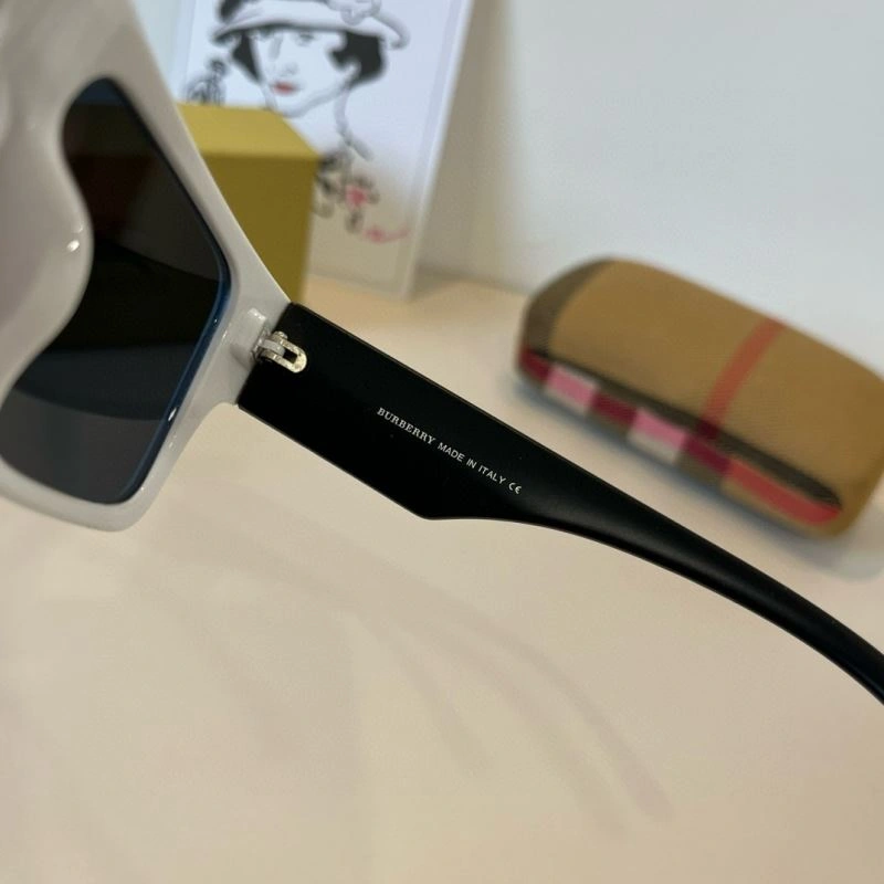 UrbanChic Burberry Sunglasses 277191