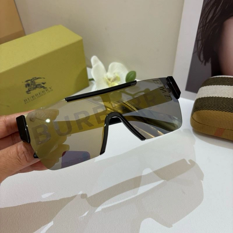 RelaxedFit Burberry Sunglasses 277173