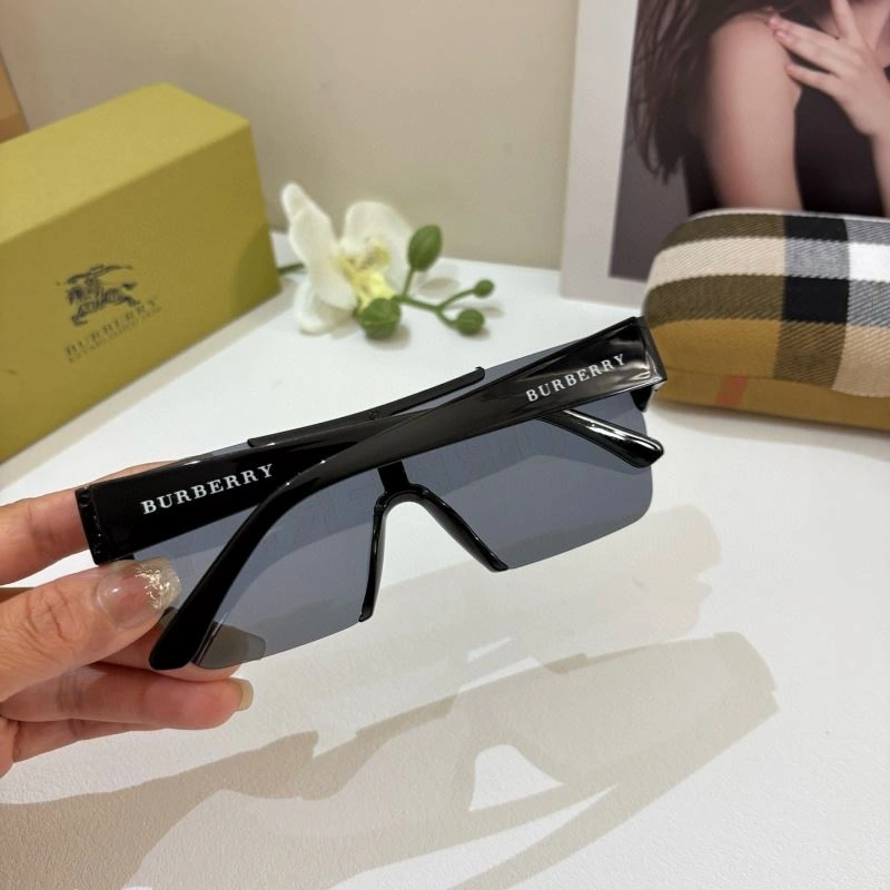 RelaxedFit Burberry Sunglasses 277173
