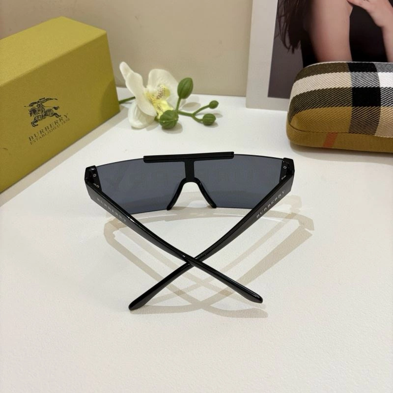 RelaxedFit Burberry Sunglasses 277173