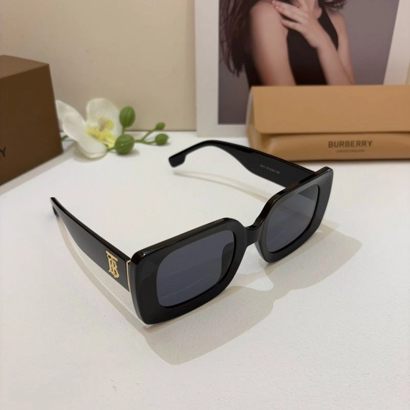 Sporty Burberry Sunglasses 277165