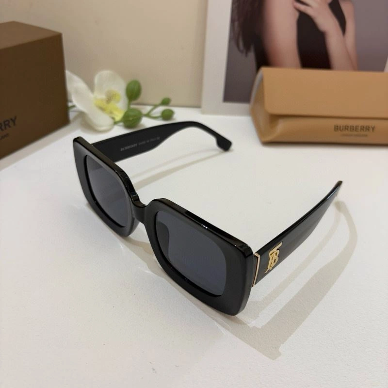 Sporty Burberry Sunglasses 277165