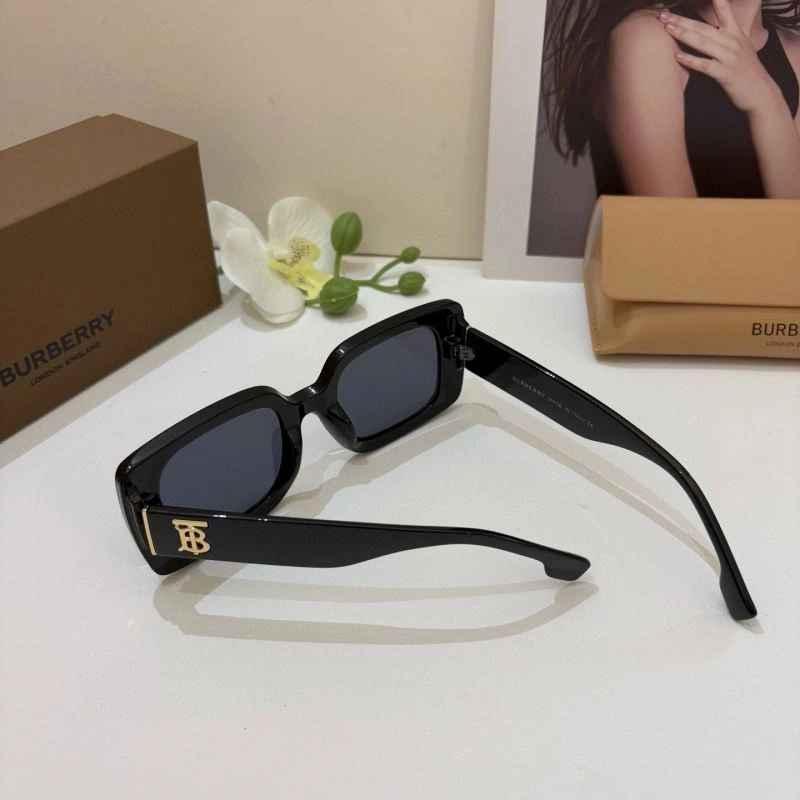 Sporty Burberry Sunglasses 277165