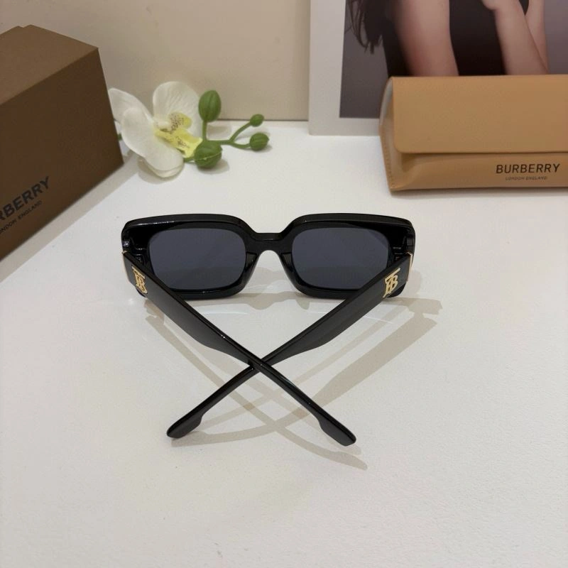 Sporty Burberry Sunglasses 277165