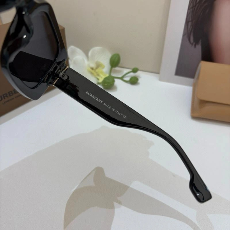 Sporty Burberry Sunglasses 277165
