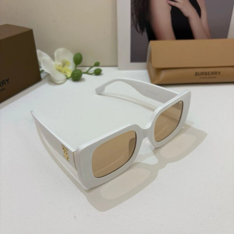 EyeCatching Burberry Sunglasses 277169