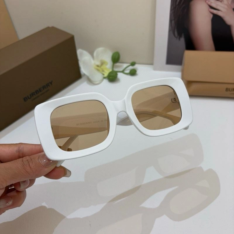 EyeCatching Burberry Sunglasses 277169