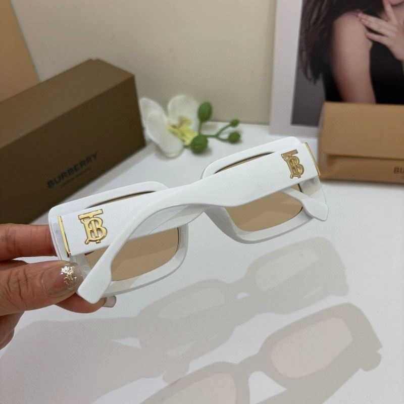 EyeCatching Burberry Sunglasses 277169