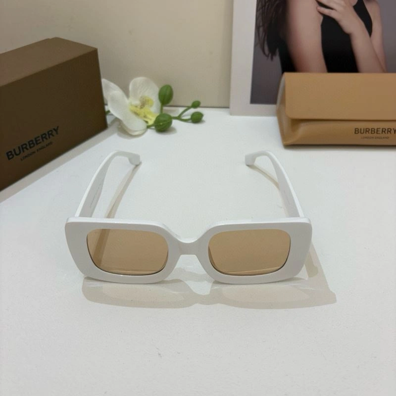 EyeCatching Burberry Sunglasses 277169