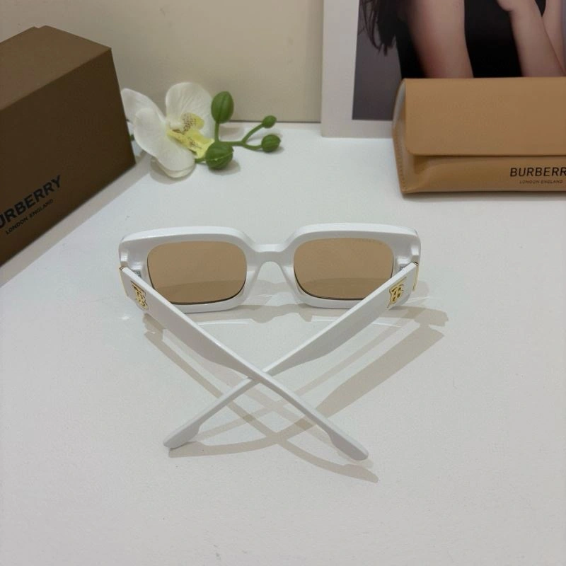 EyeCatching Burberry Sunglasses 277169