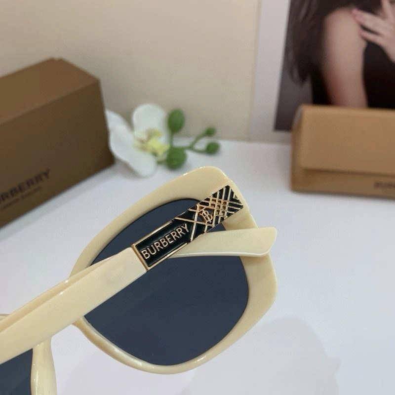 Burberry Sunglasses Classic 277140