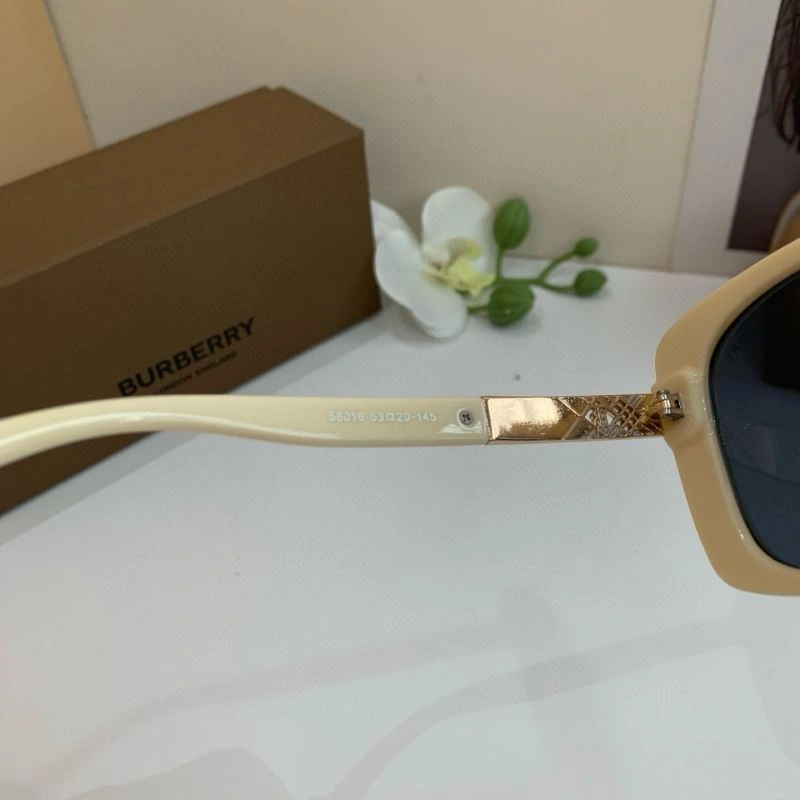Burberry Sunglasses Classic 277140