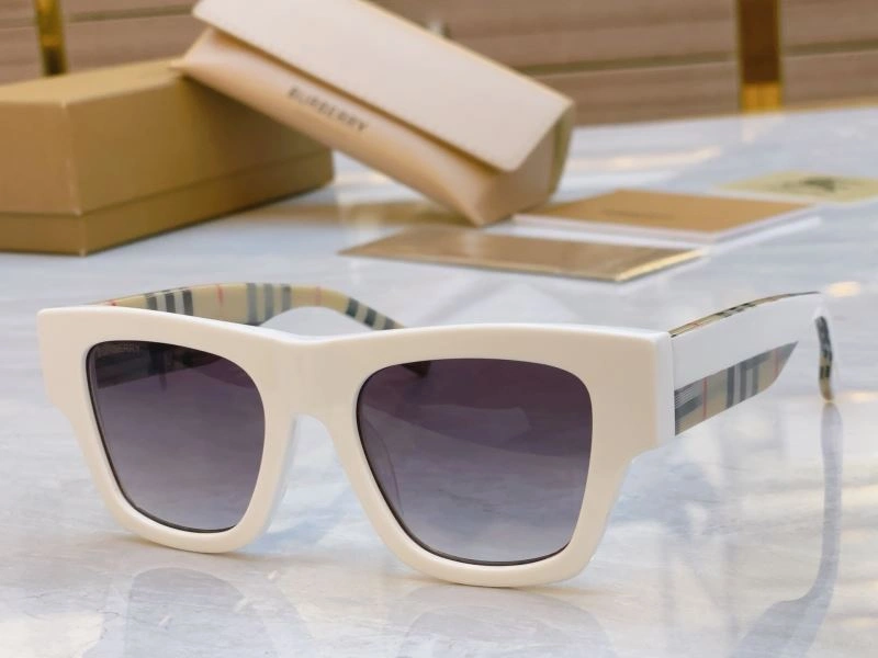 Burberry Sunglasses WaterResistant 277150