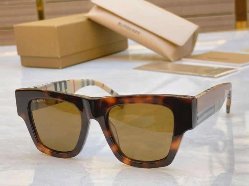 Burberry Sunglasses WaterResistant 277150