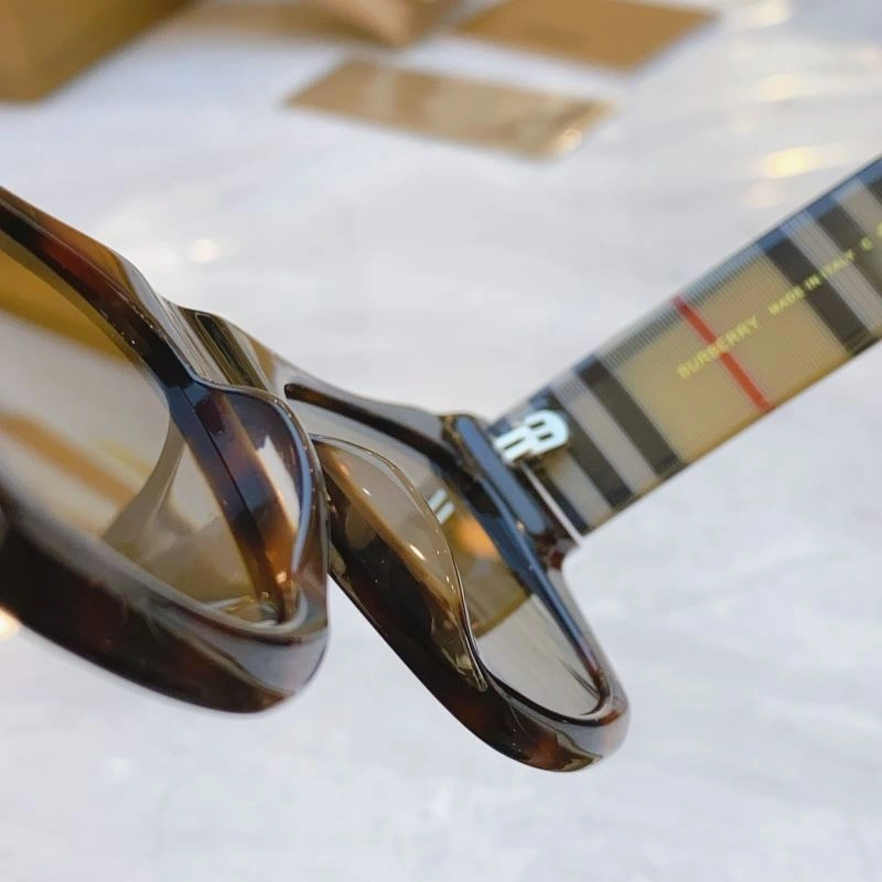 Burberry Sunglasses WaterResistant 277150