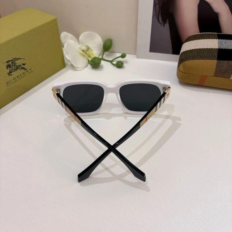 Burberry Sunglasses Timeless 277133