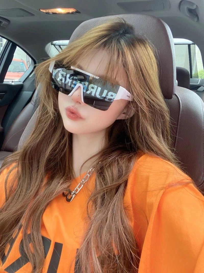 Sleek Burberry Sunglasses 277132
