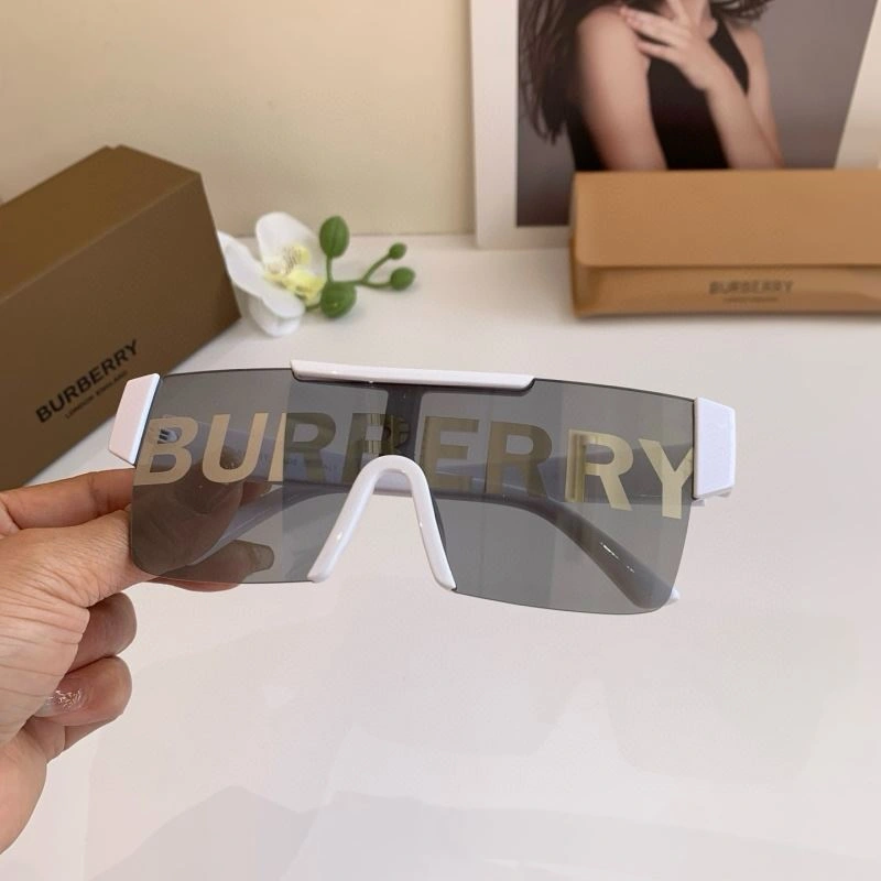 Sleek Burberry Sunglasses 277132