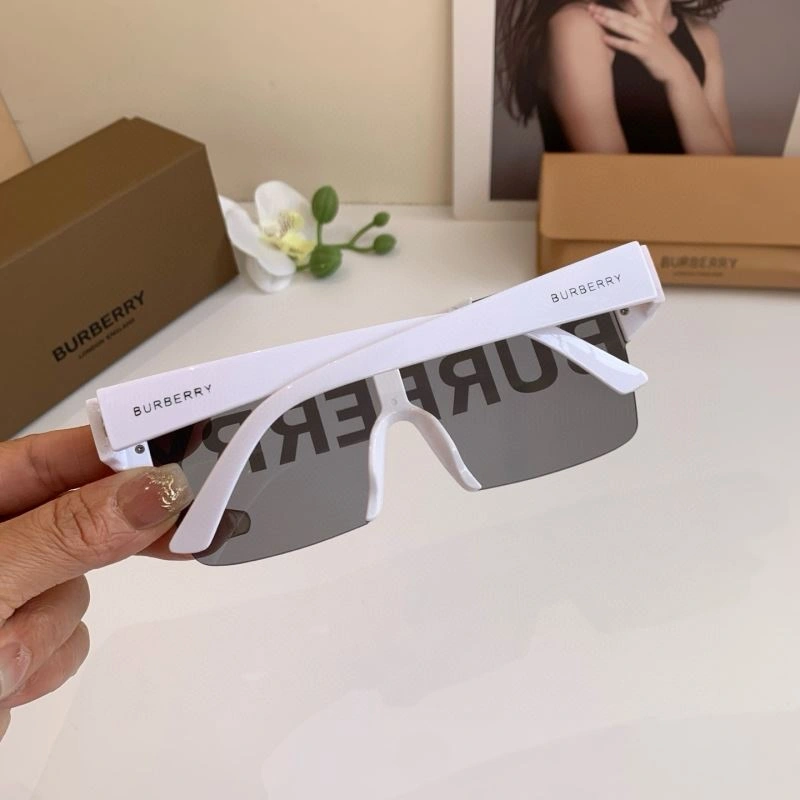 Sleek Burberry Sunglasses 277132