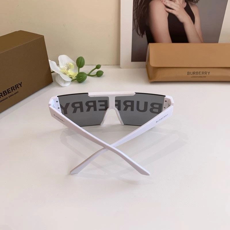 Sleek Burberry Sunglasses 277132