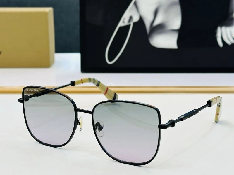 Burberry Sunglasses Vibrant 277154
