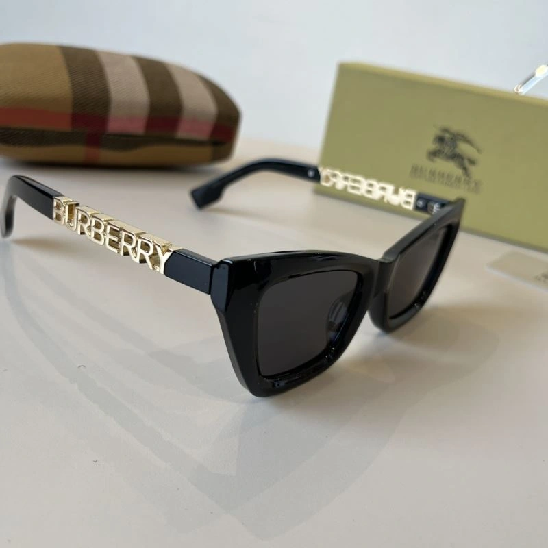 EyeCatching Burberry Sunglasses 277137