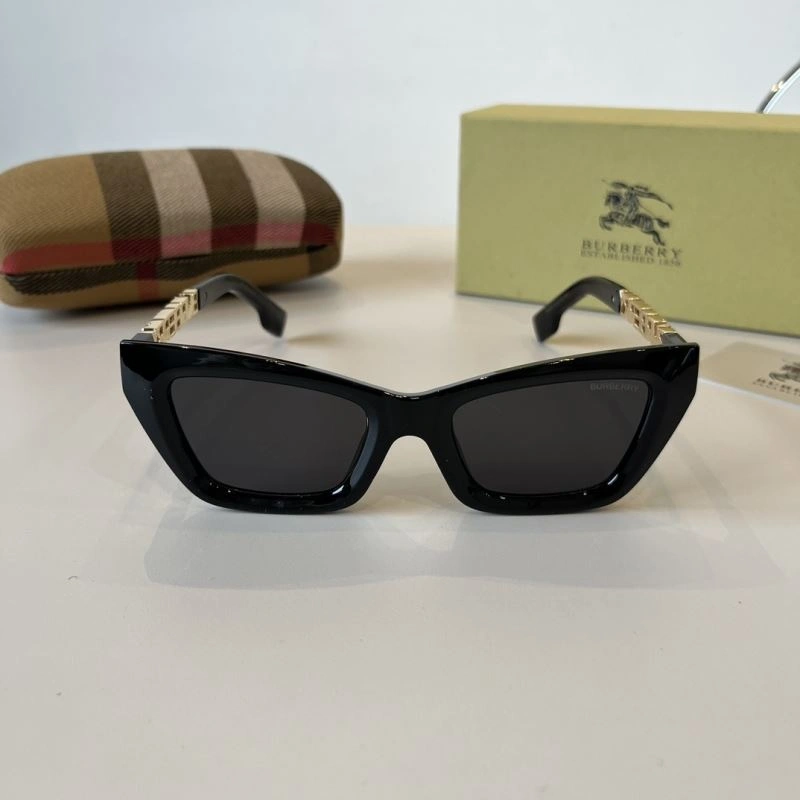 EyeCatching Burberry Sunglasses 277137