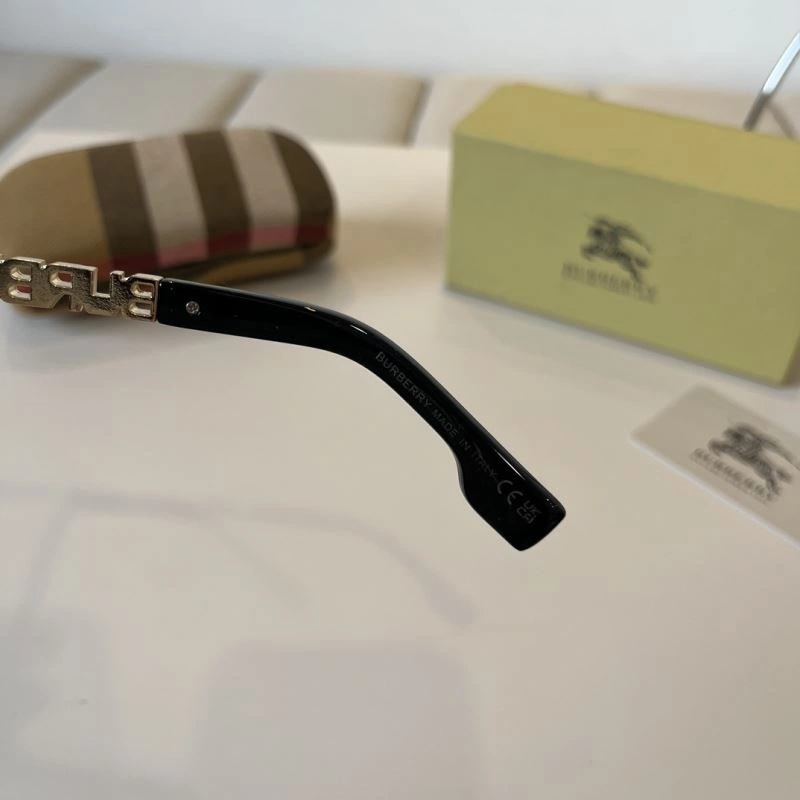 EyeCatching Burberry Sunglasses 277137
