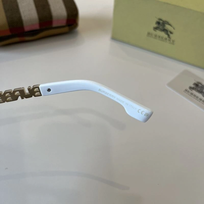 Burberry Sunglasses Cozy 277139