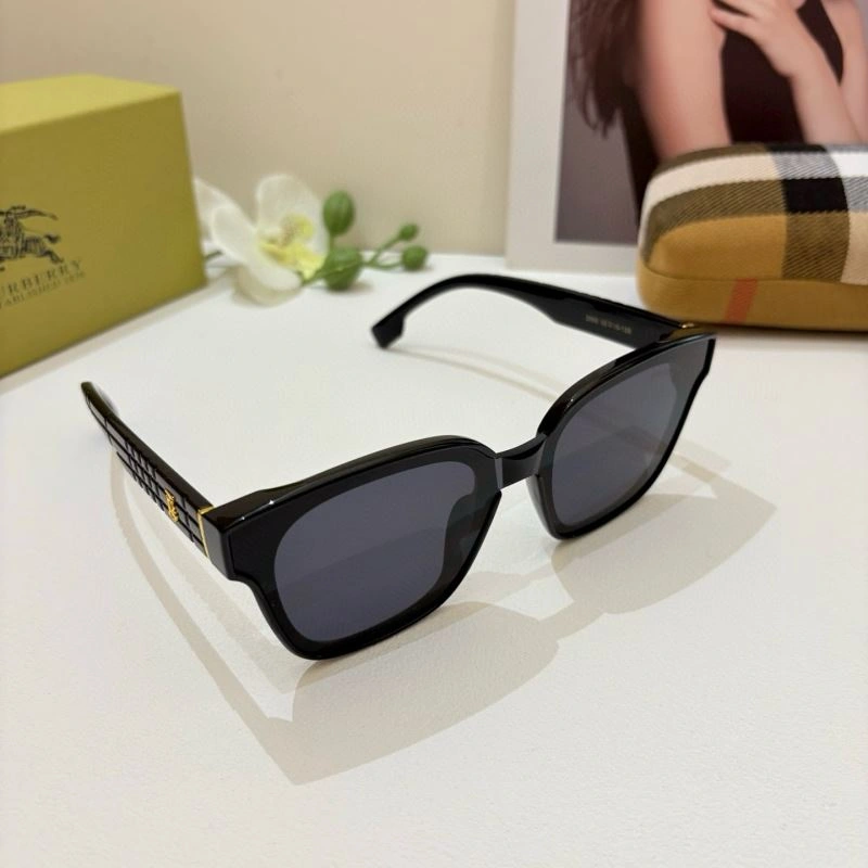 Burberry Sunglasses Classic 277128