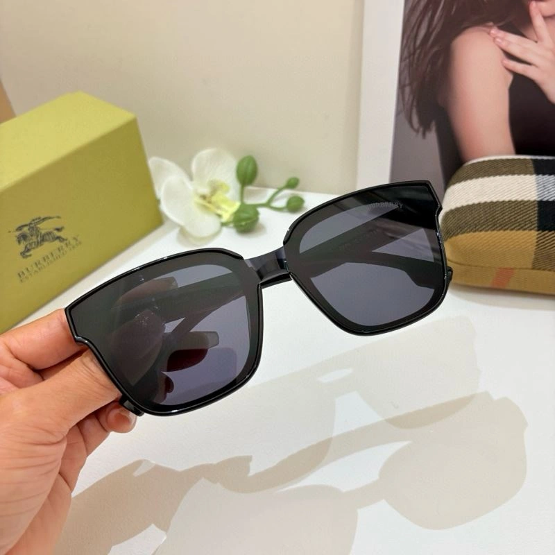 Burberry Sunglasses Classic 277128