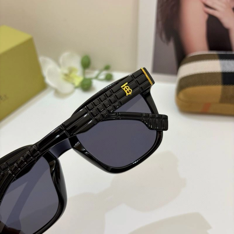 Burberry Sunglasses Classic 277128