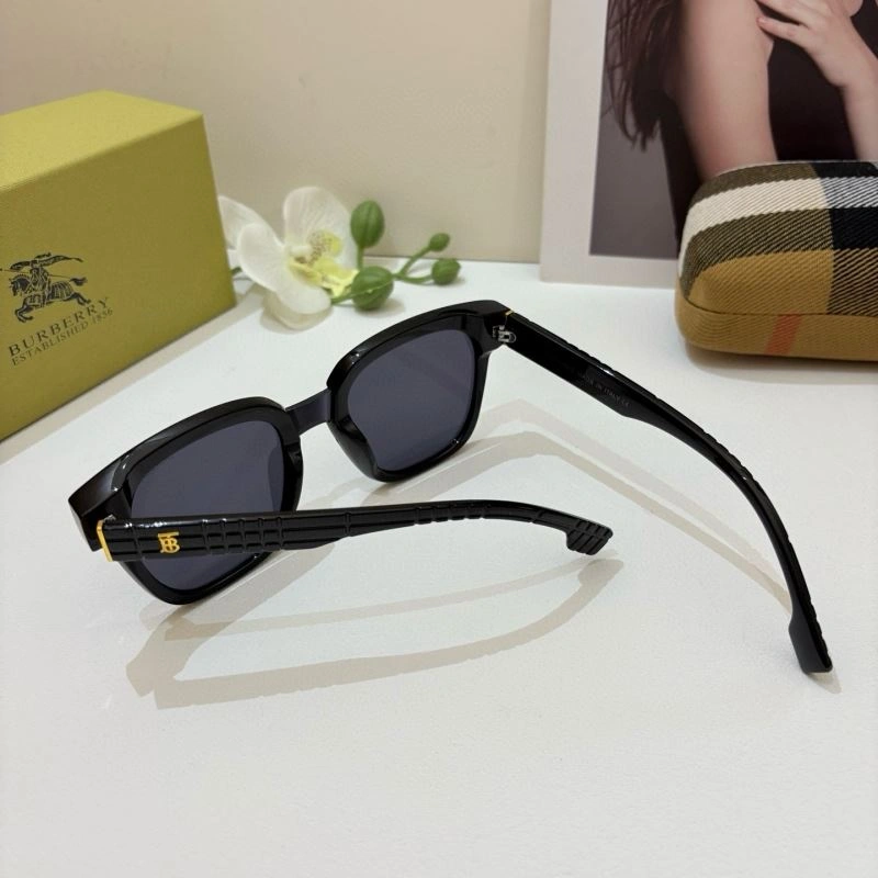 Burberry Sunglasses Classic 277128