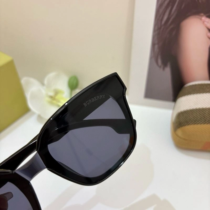 Burberry Sunglasses Classic 277128